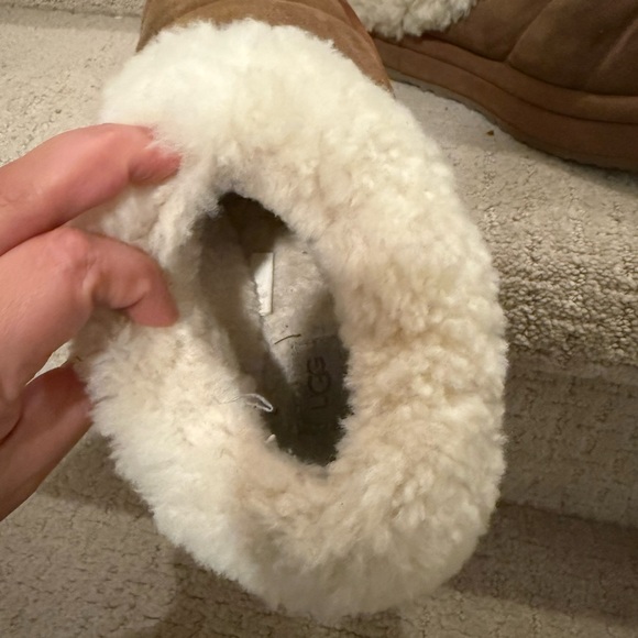 UGG Kids Brown Cozy Slippers - Picture 2 of 6